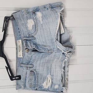 Abercrombie & fitch distressed light washed frayed denim jean shorts - size 0